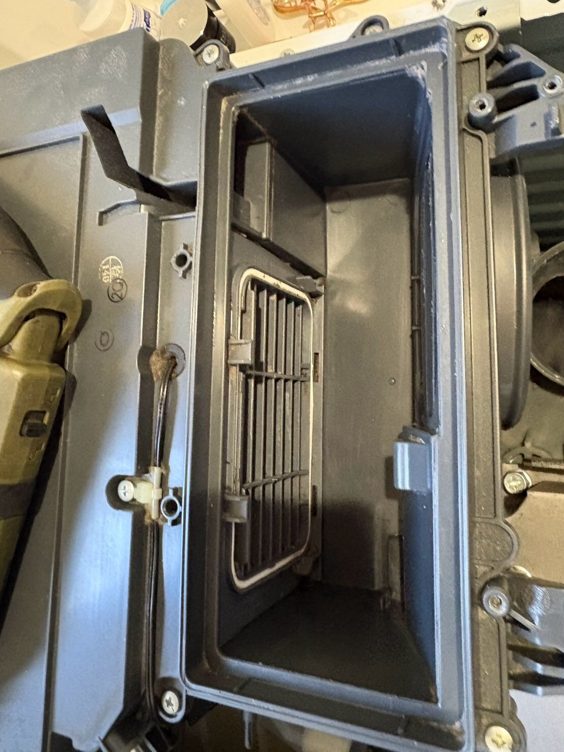 ドラム式洗濯機　洗浄作業