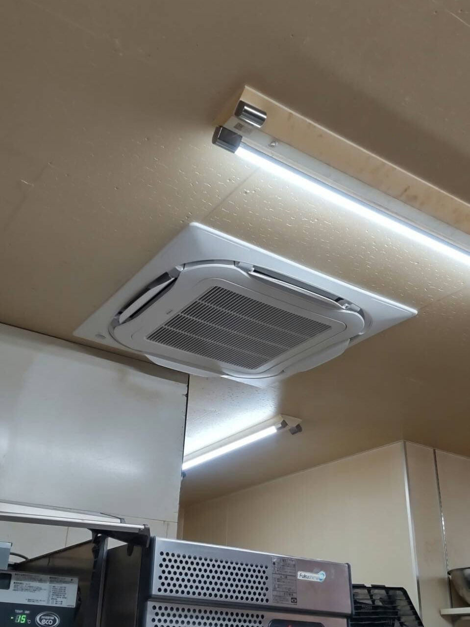 業務用エアコン脱着